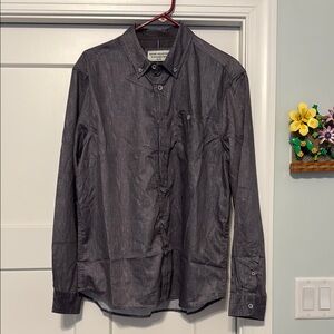 Men's Gray Button-Up Shirt